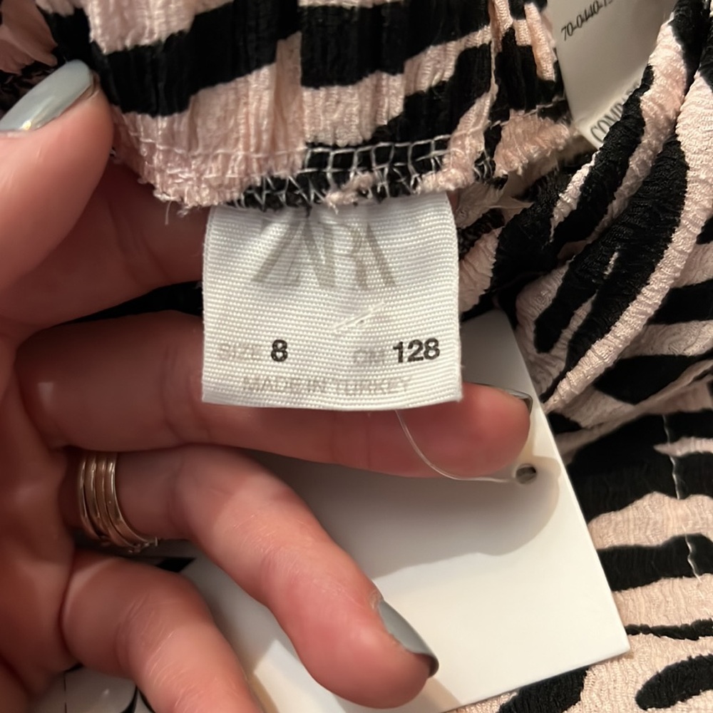 Girls Zara size 8 zebra print skort looks like shorts in the back & skirt front - Picture 4 of 4